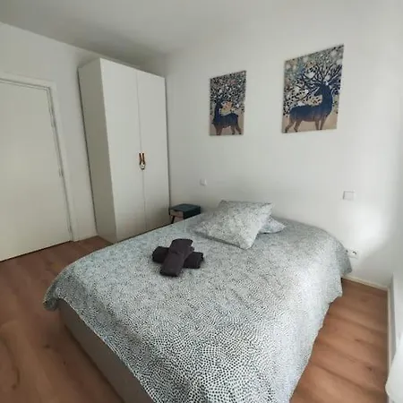 Near The Magic 6 Persons Apartment, 5-minute Walk To Christmas Market!