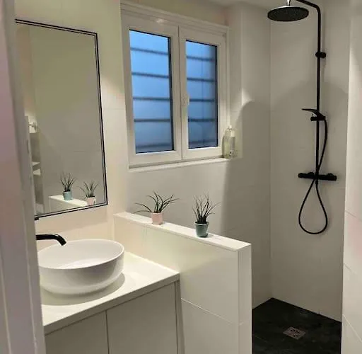 Near The Magic 6 Persons Apartment, 5-minute Walk To Christmas Market! *