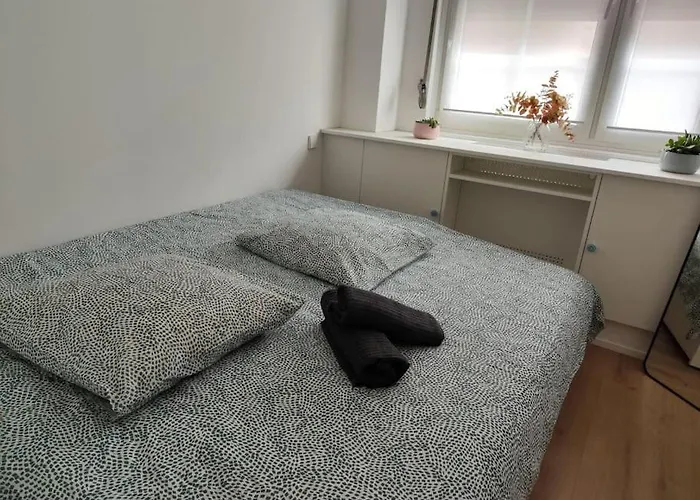Near The Magic 6 Persons Apartment, 5-minute Walk To Christmas Market! *