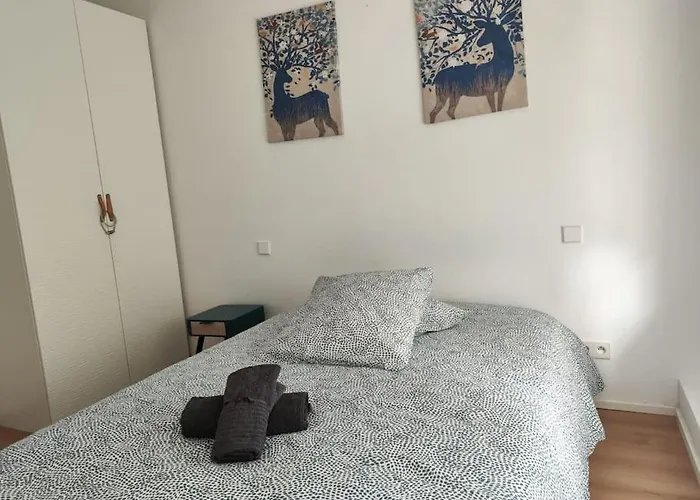 Near The Magic 6 Persons Apartment, 5-minute Walk To Christmas Market! 아파트